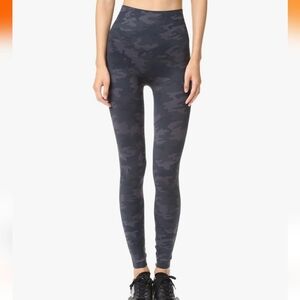 Spanx Seamless Leggings Women's XL Look At Me Now Camo Dark Gray Tummy Control